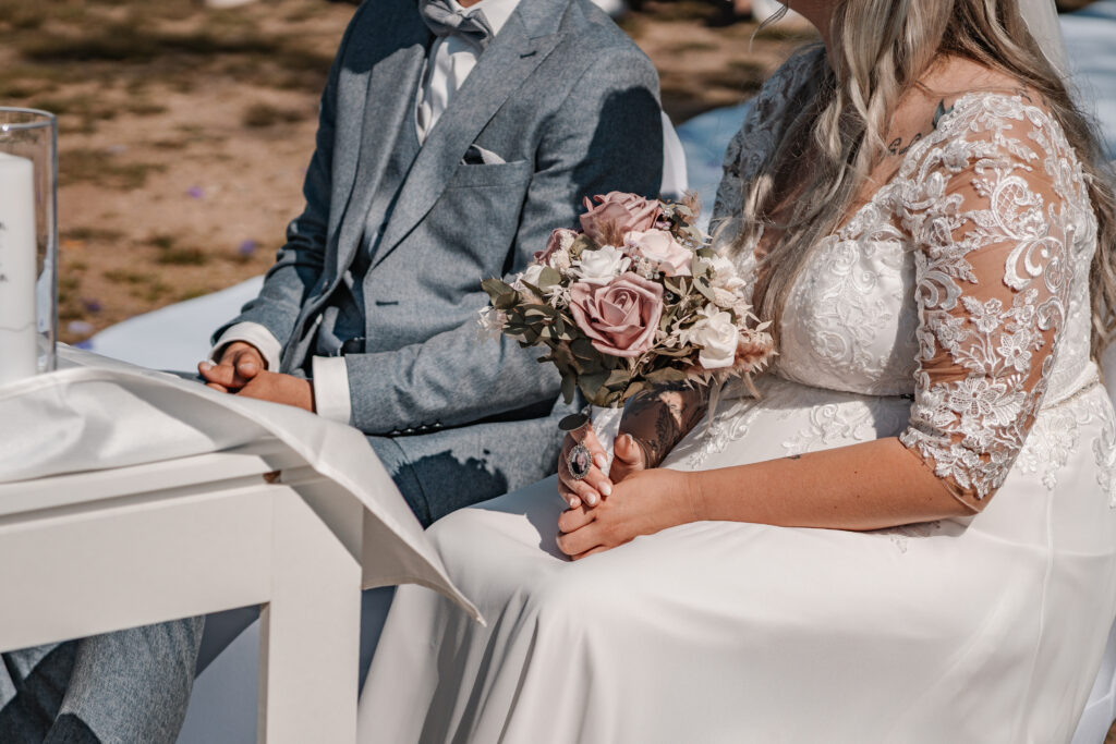 Gasthof-Lehner-Weiden-Brautstrauss-Jasmin-Hochzeitsfotograf-Muenchen