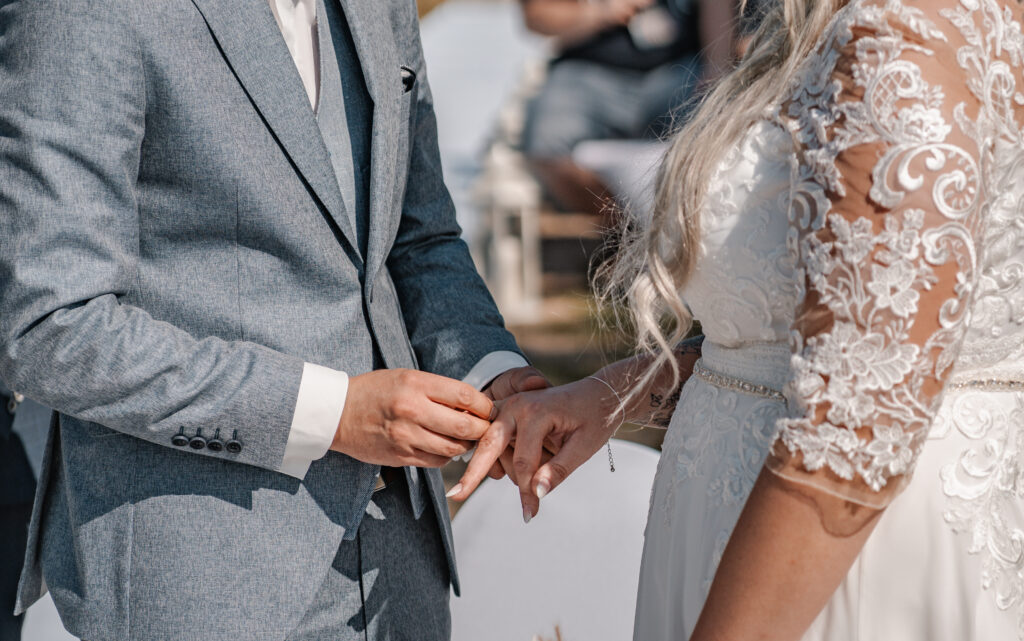 Ringwechsel-Jasmin-Hochzeitsfotograf-Muenchen